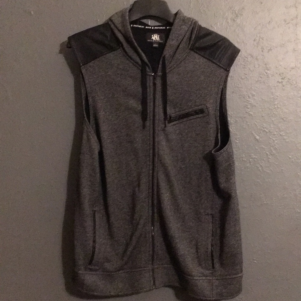 Men’s Rock and Republic, zippered Vest Hoodie.